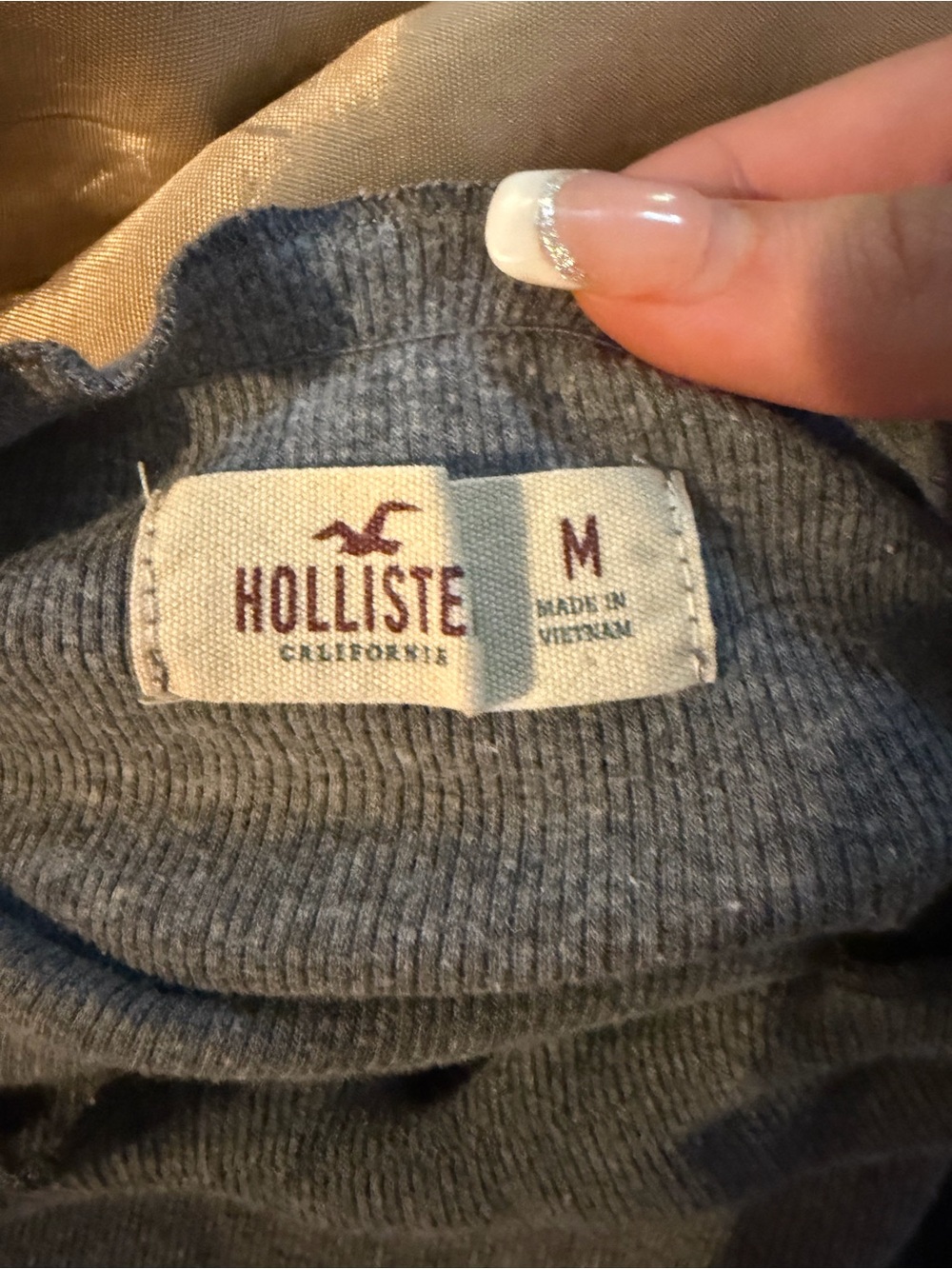 Hollister Gray Off-Shoulder Ruffle-Edge Long Sleeve Top - Picture 6 of 7